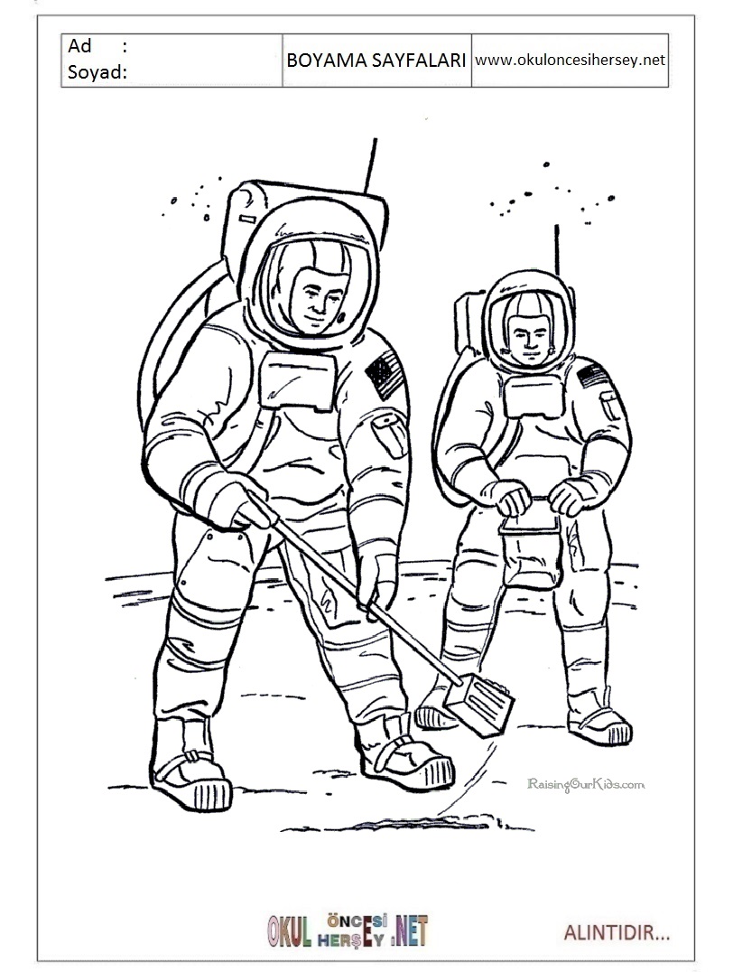 Çocuklar İçin Astronot Boyama Sayfaları 