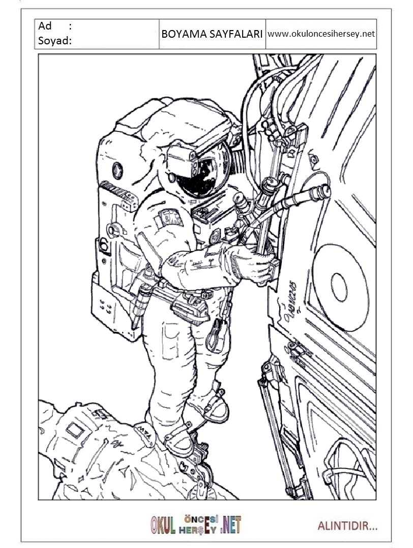 Çocuklar İçin Astronot Boyama Sayfaları 