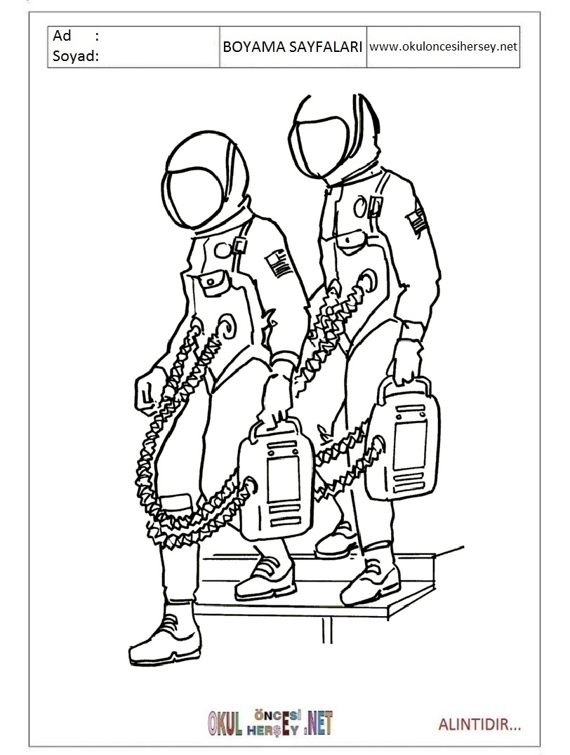 Çocuklar İçin Astronot Boyama Sayfaları 