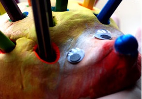 Oyun Hamurundan Kirpi Kalemlik Yapımı