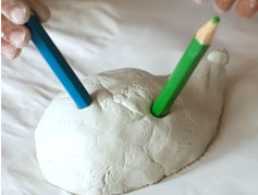 Oyun Hamurundan Kirpi Kalemlik Yapımı