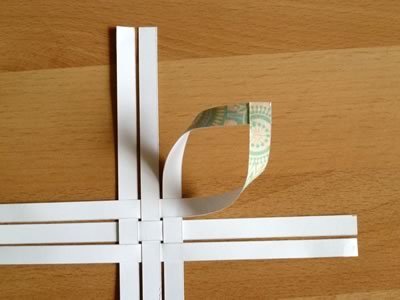 kağıttan süs yapımı resimli anlatımı