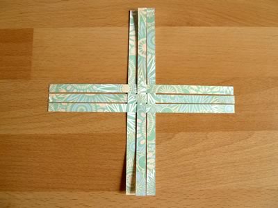 kağıttan süs yapımı resimli anlatımı