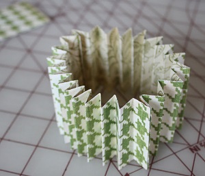 kağıttan süs yapımı resimli anlatımı