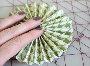 kağıttan süs yapımı resimli anlatımı