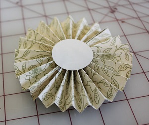 kağıttan süs yapımı resimli anlatımı