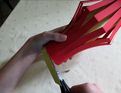 kağıttan süs yapımı resimli anlatımı