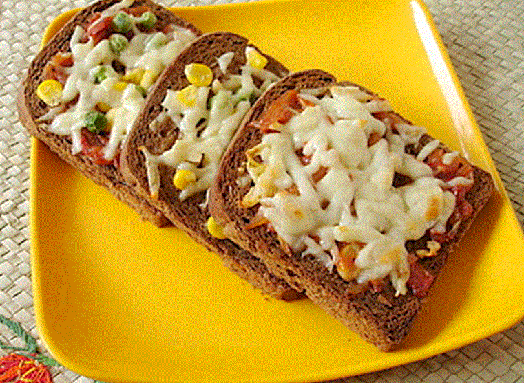 sosisli ekmek pizzası